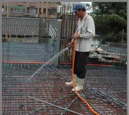 混凝土這樣施工，沒(méi)有蜂窩麻面、不爛根，還能間接縮短工期！
